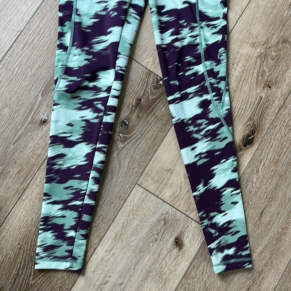 Body Glove Printed High Waisted 7/8 Athletic Fitness Leggings with Pocket - Picture 3 of 10